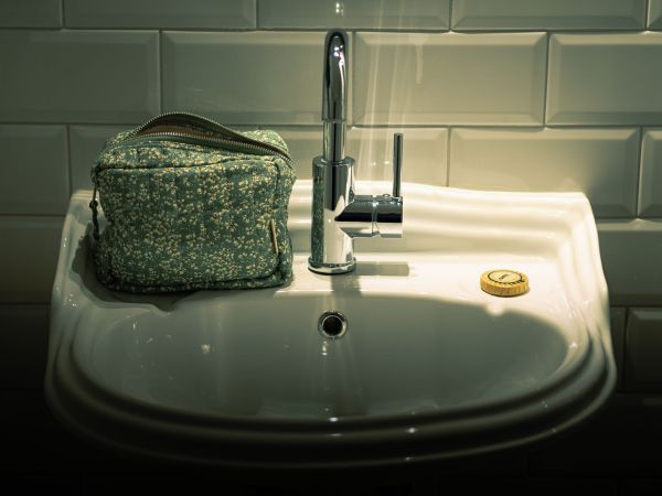 Conseils pour composer une trousse de toilette fille parfaite