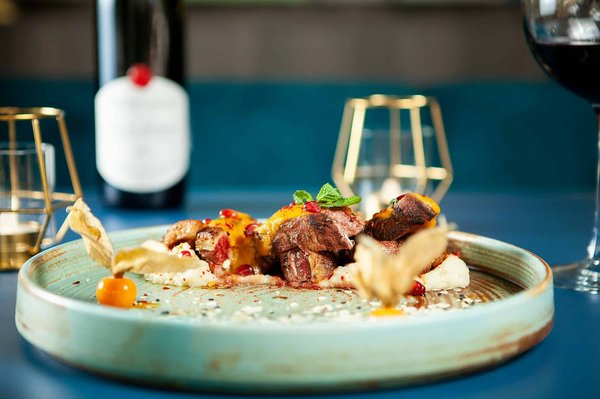 Peut-on trouver des maisons de vacances en France avec des cours de cuisine et des visites de vignobles?